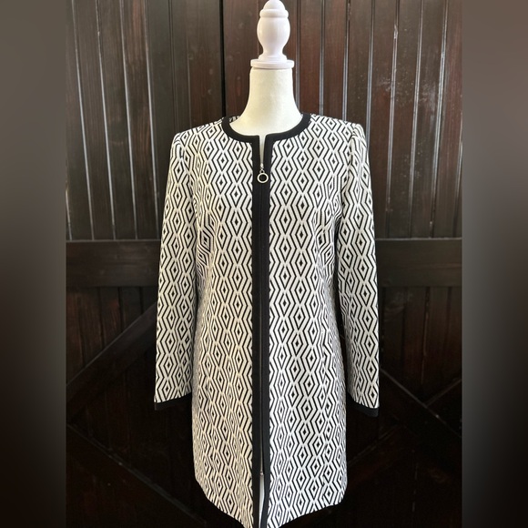 Tahari Black and White Diamond Pattern Blazer - Picture 2 of 13